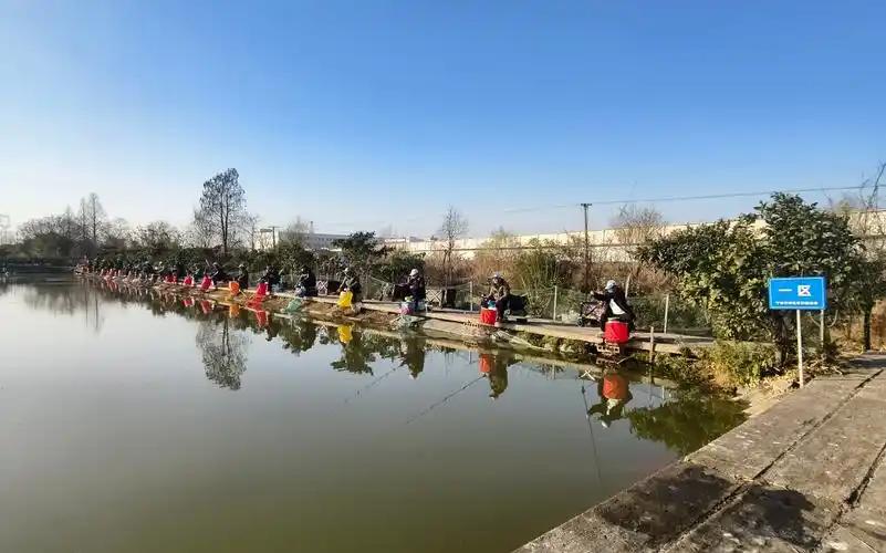 钓鱼，护栏是“铁链”是塑料的事件